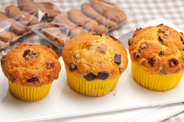 Fresh chocolate and raisins muffins — Stock Photo, Image