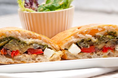 ciabatta panini sandwichwith sebze ve beyaz peynir
