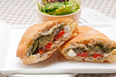 ciabatta panini sandwichwith sebze ve beyaz peynir