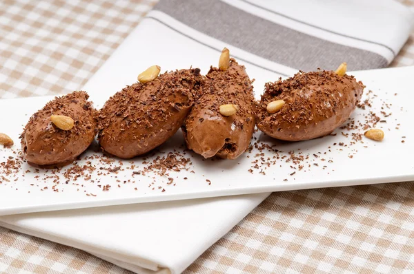 Mousse al cioccolato quenelle dessert — Foto Stock