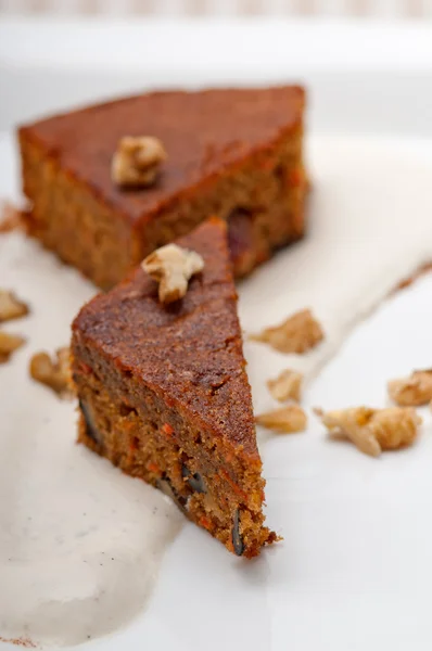 Fresh healthy carrots and walnuts cake dessert — Stock Photo, Image