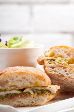İtalyan ciabatta panini sandviç tavuk