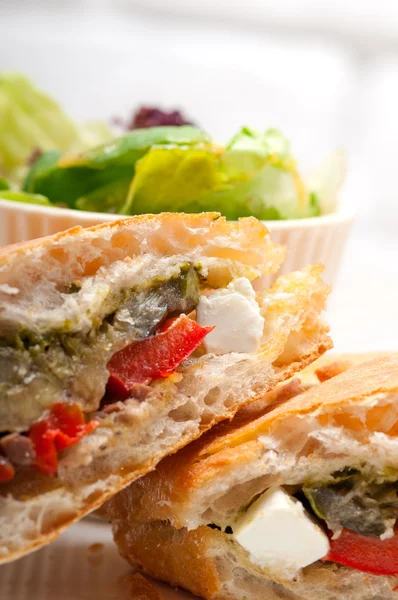 Ciabatta panini sandwichwith warzyw i feta — Zdjęcie stockowe