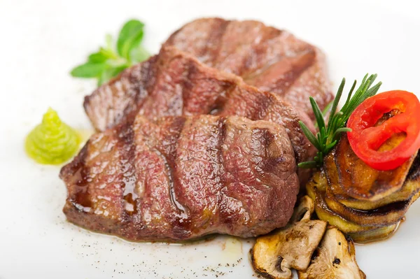 Grilled Kobe Miyazaky beef — Stock Photo, Image