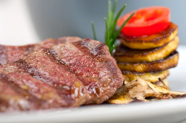 Grilled Kobe Miyazaky beef — Stock Photo, Image