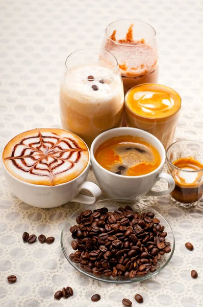 Выбор различных типов кофе — стоковое фото