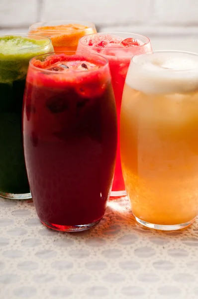 Selección de frutas bebidas largas —  Fotos de Stock