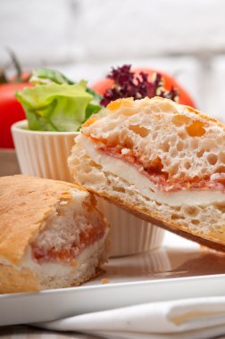 ciabatta panini sandviç parma jambonu ve domates ile