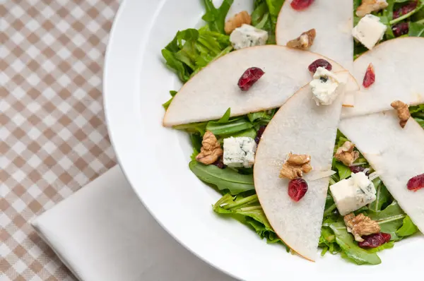 Fresh pears arugula gorgonzola cheese salad — Stock Photo, Image