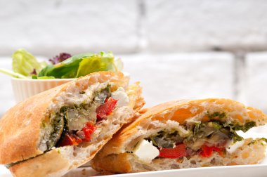 ciabatta panini sandwichwith sebze ve beyaz peynir