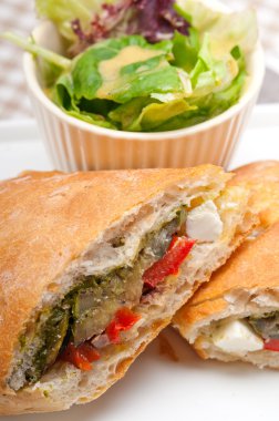 ciabatta panini sandwichwith sebze ve beyaz peynir