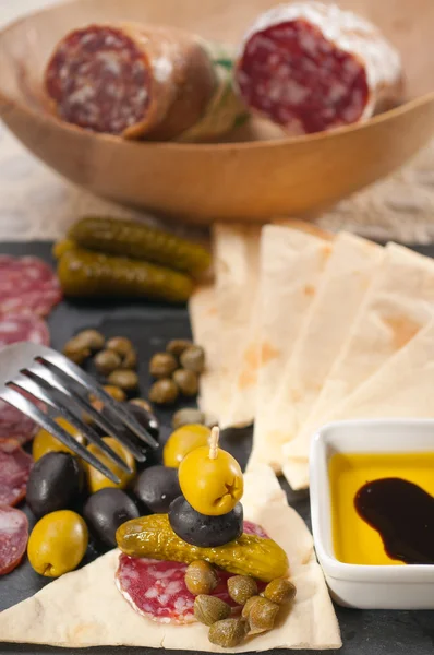 Cold cut platter with pita bread and pickles — Stock Photo, Image