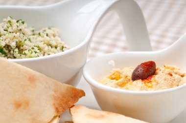 Humus ile taboulii kuskus