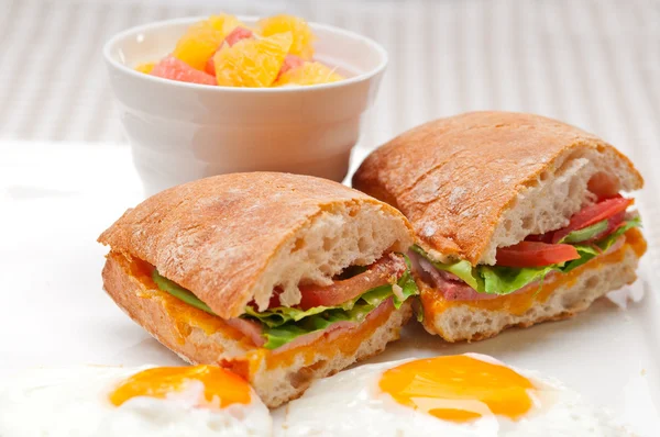 Ciabatta panini sandwich eggs tomato lettuce — Stock Photo, Image