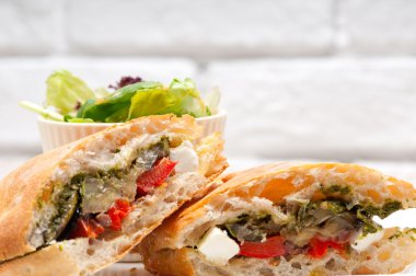 ciabatta panini sandwichwith sebze ve beyaz peynir