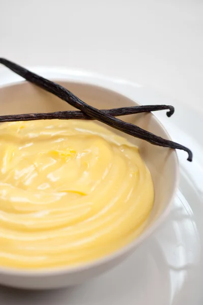 Crema pastelera de vainilla con palitos de semillas —  Fotos de Stock