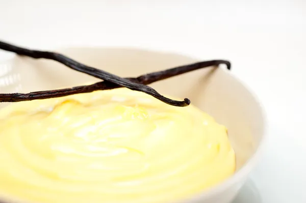 Crème pâtissière à la crème à la vanille avec bâtonnets de graines — Photo