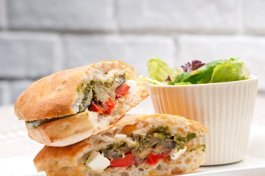 ciabatta panini sandwichwith sebze ve beyaz peynir