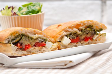 ciabatta panini sandwichwith sebze ve beyaz peynir