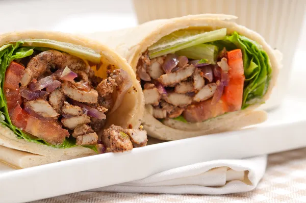 Kafta shawarma 鶏肉ピタ ラップ ロール サンドイッチ ストック画像