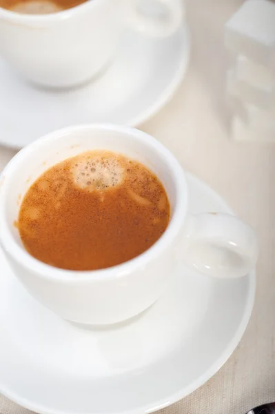Café espresso italiano y terrones de azúcar —  Fotos de Stock