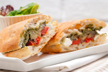 ciabatta panini sandwichwith sebze ve beyaz peynir