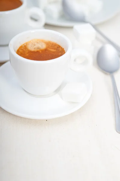 Olasz eszpresszó kávé és cukorkocka — Stock Fotó