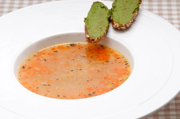 Італійський Мінестроне суп з песто кростіні з боку — стокове фото