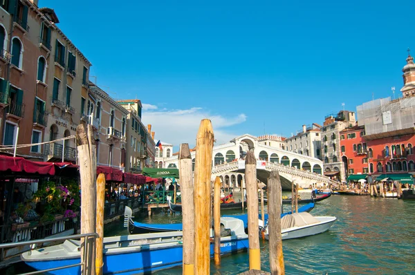 Výhledem most rialto Benátky Itálie — Stock fotografie