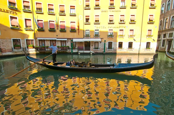 Venice Italy gondolas on canal — Stock Photo, Image