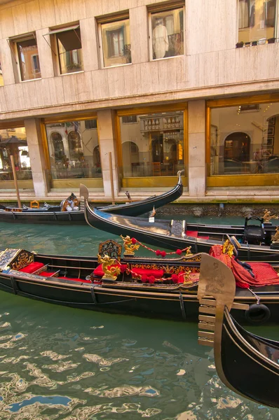 Venetië Italië gondels op kanaal — Stockfoto