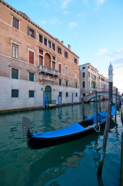 Veneza Itália Gôndolas no canal — Fotografia de Stock
