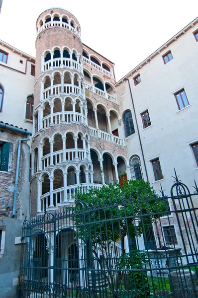 Benátky Itálie scala contarini del bovolo — Stock fotografie