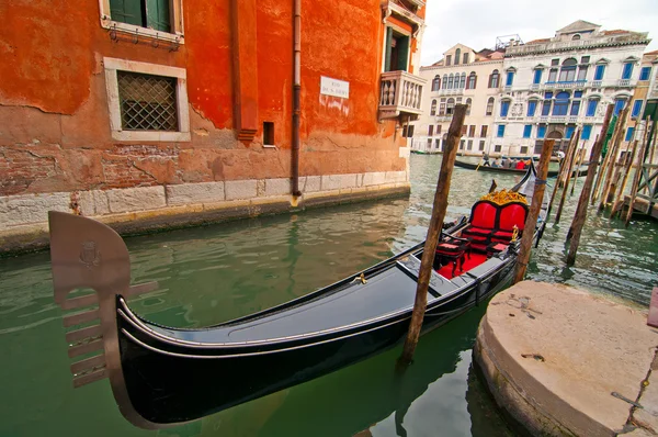 Veneza Itália Gôndolas no canal — Fotografia de Stock