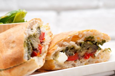 ciabatta panini sandwichwith sebze ve beyaz peynir