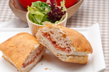 ciabatta panini sandviç parma jambonu ve domates ile
