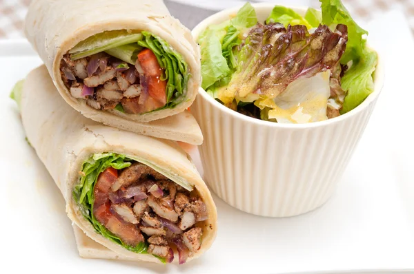 Kafta shawarma Huhn Pita wickeln Brötchen Sandwich — Stockfoto