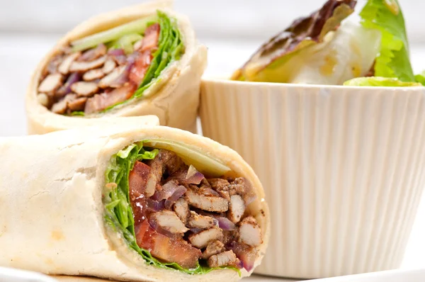 Kafta shawarma frango pita wrap roll sanduíche — Fotografia de Stock