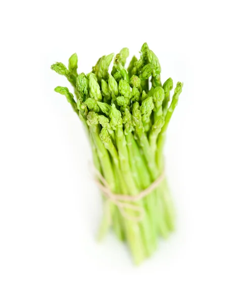 Asparagi freschi su bianco — Foto Stock