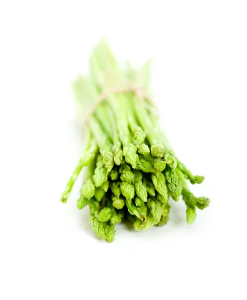 Asparagi freschi su bianco — Foto Stock