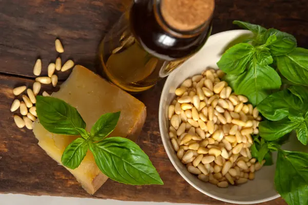Ingredientes pesto manjericão italiano — Fotografia de Stock
