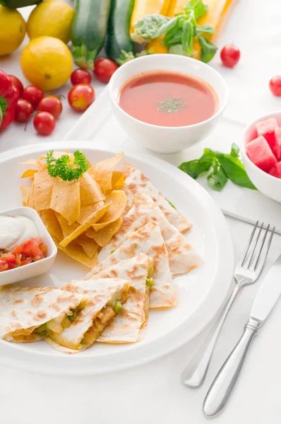 Original Mexican quesadilla de pollo — Stock Photo, Image