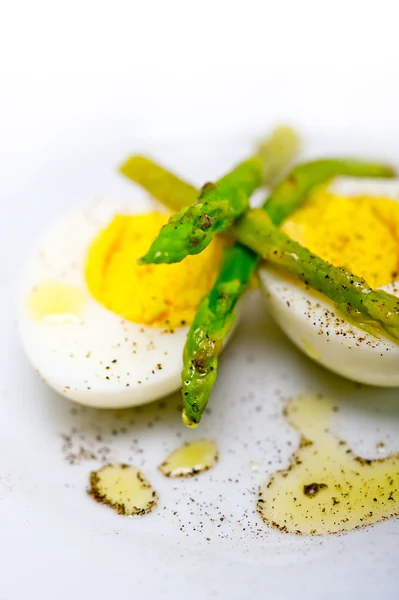 Asparagus and eggs — Stock Photo, Image
