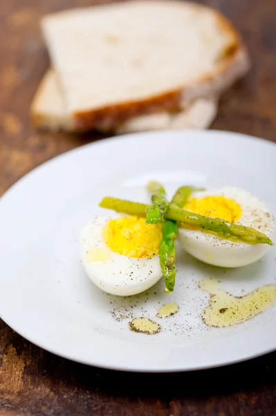 Asparagus and eggs — Stock Photo, Image