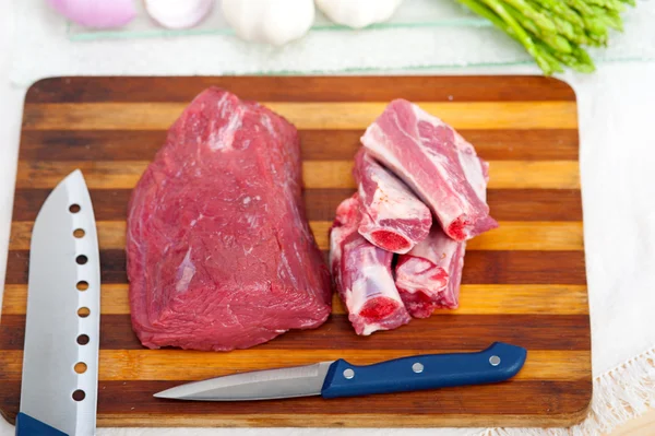 Surowej wołowiny i żeberka wieprzowe — Zdjęcie stockowe