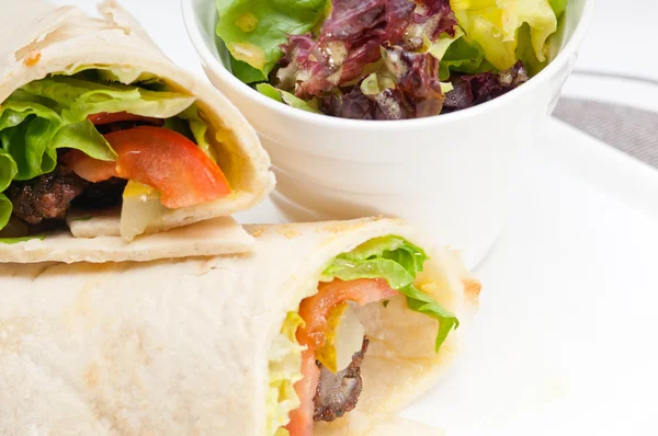 Kafta shawarma pollo pita wrap roll sandwich —  Fotos de Stock