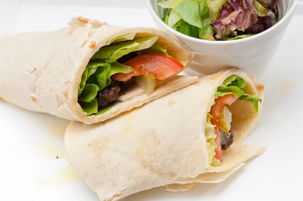 Kafta shoarma kip pita wrap roll sandwich — Stockfoto