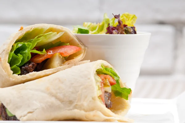 Kafta shawarma Huhn Pita wickeln Brötchen Sandwich — Stockfoto