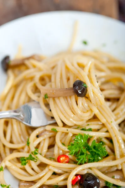 意大利面食和蘑菇酱 — 图库照片