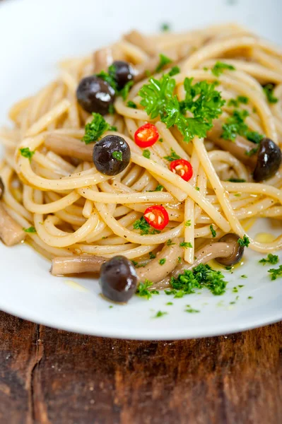 Italiensk pasta og soppsaus – stockfoto